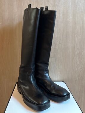 Tods tall black leather boots